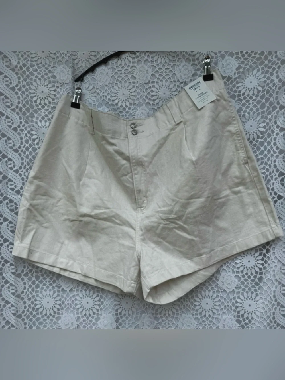Denizen from Levi's loose a-line cream shorts Size 18 women